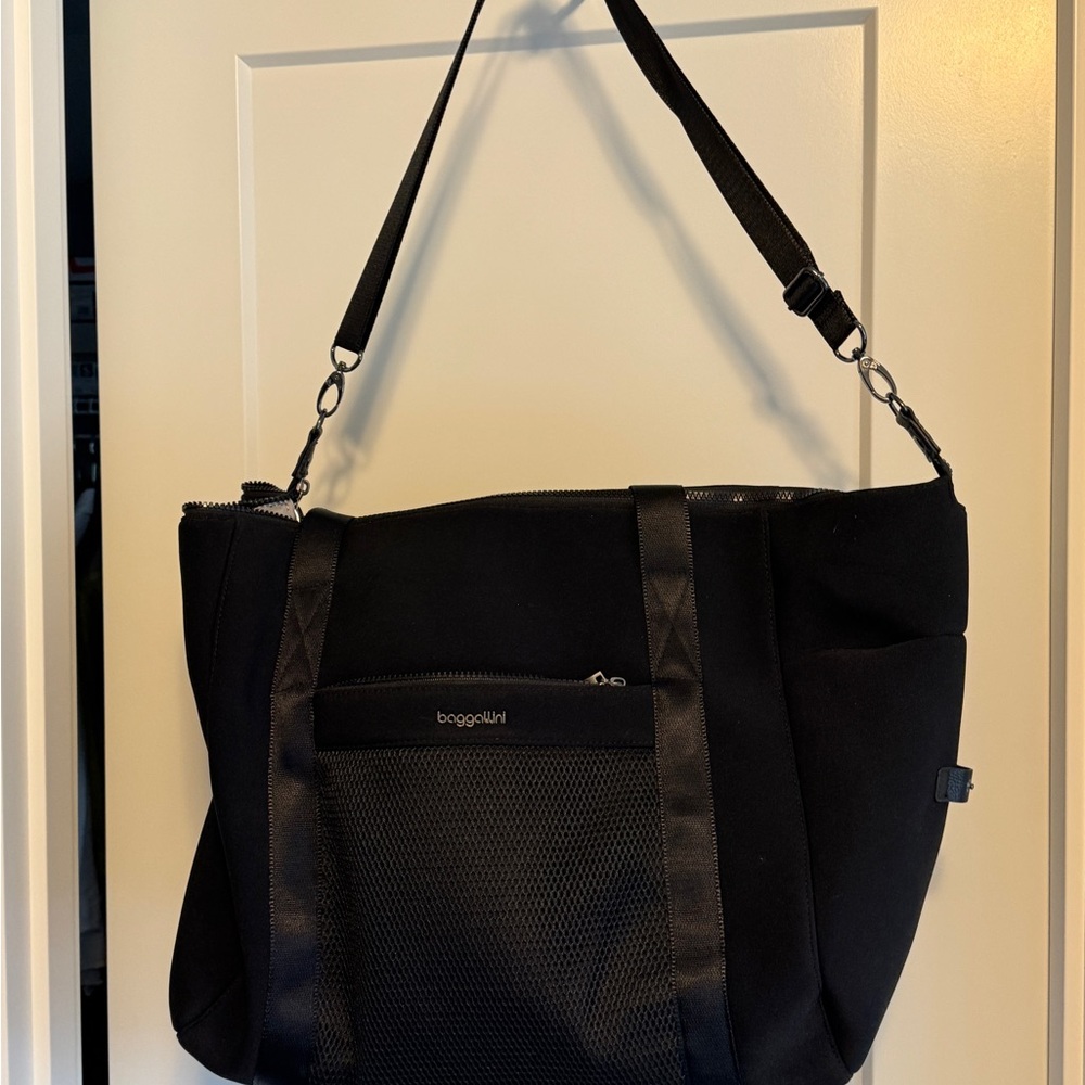 Baggallini all day large duffel-Black